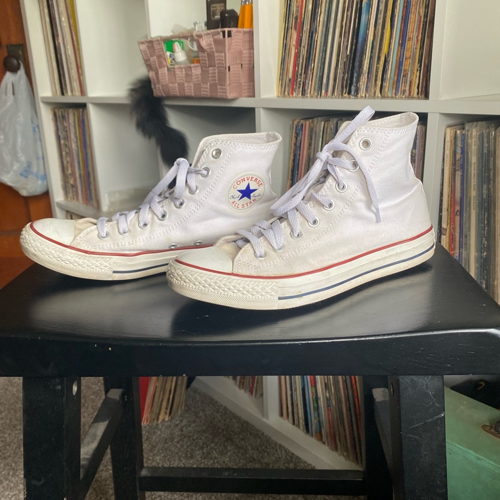 White high top converse mens size 7 women’s size 9